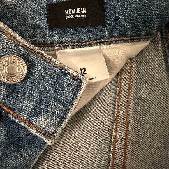 Express Mom Jeans - Picture 2 of 3